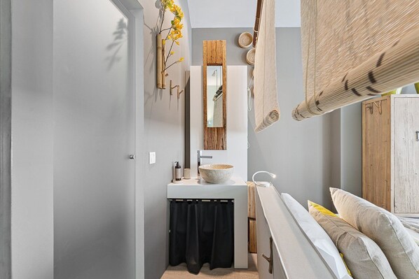 Schreibtisch, Bügeleisen/Bügelbrett, Internetzugang, Bettwäsche