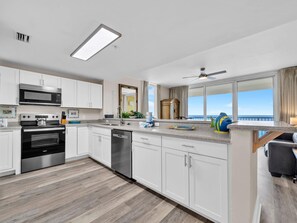 콘도, 킹사이즈침대 1개 및 소파베드 (Majestic Beach Towers 1-715) | 전용 주방