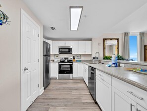 콘도, 킹사이즈침대 1개 및 소파베드 (Majestic Beach Towers 1-715) | 전용 주방