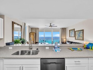 Condo, 1 King Bed (Majestic Beach Towers 1-715) | Interior