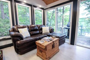 Tv, bøger, kontorer