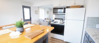 Charming 4-bedroom light and open concept house with in a good area of Spokane