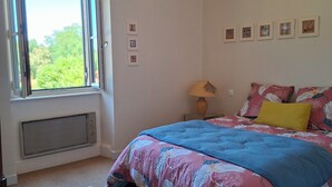 2 室のベッドルーム、アイロン / アイロン台、WiFi、ベッドシーツ
