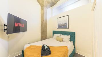 Iron/ironing board, free WiFi, bed sheets