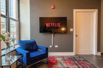 Spacious 2BR Group Stay near McCormick & Wintrust