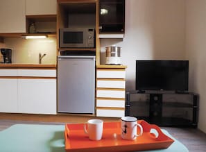 Réfrigérateur, micro-ondes, cafetière/bouilloire