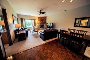 TV, fireplace, ping pong, books - Holly 6 | Fireplace, Restaurant, Pool, Spa (Blowing Rock)