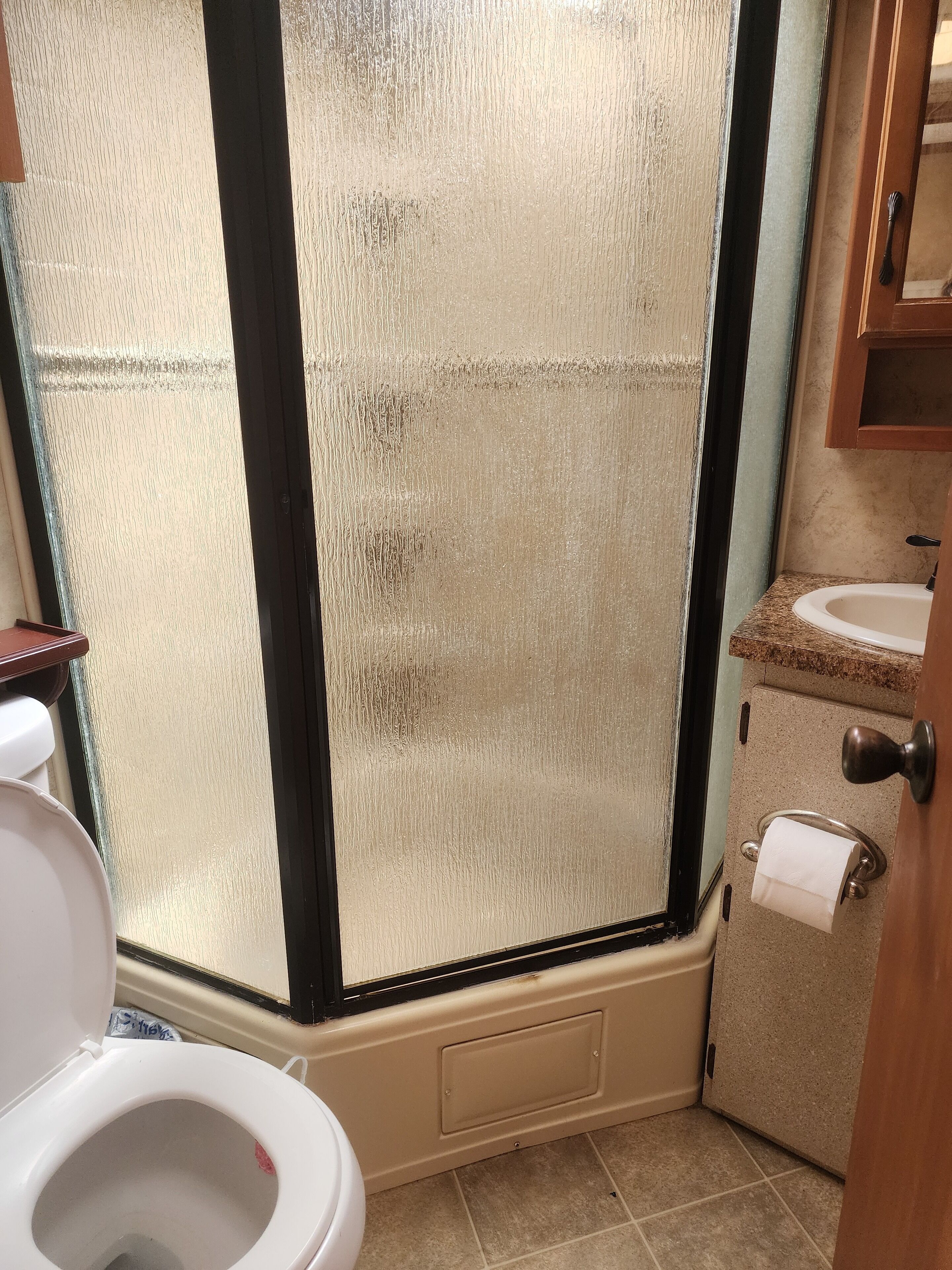 タオル、石鹸、トイレットペーパー