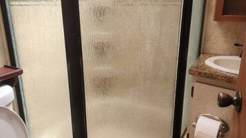 Handtücher, Seife, Toilettenpapier