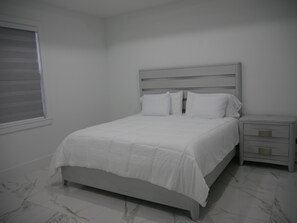 3 bedrooms, iron/ironing board, WiFi, bed sheets - 3-bedroom house in enjoyable Cape Coral with WiFi, AC (Cape Coral)