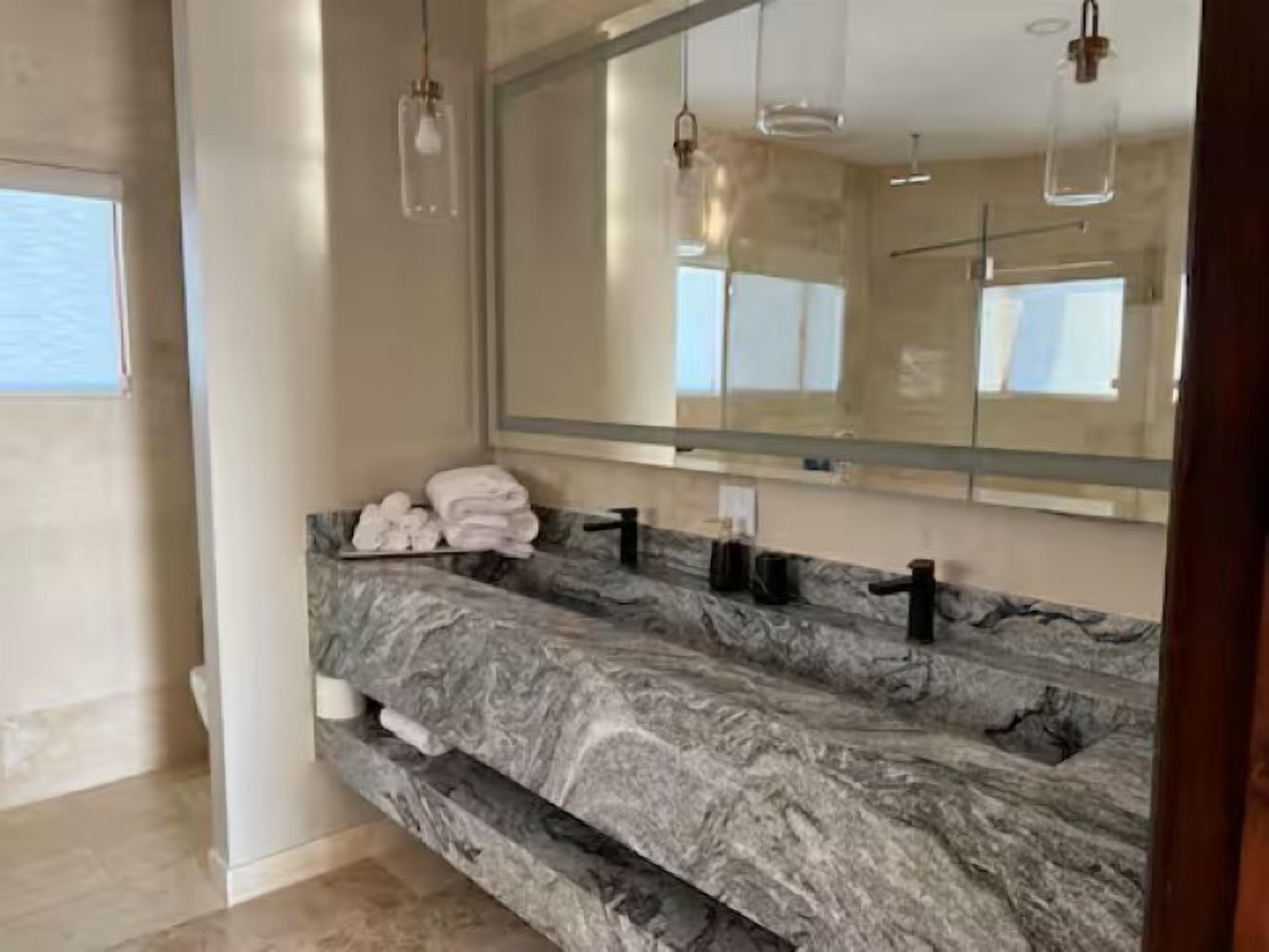 Premium House, Balcony, Valley View | Bathroom | Shower, free toiletries, hair dryer, towels