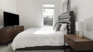 3 Schlafzimmer, Schreibtisch, Bügeleisen/Bügelbrett, WLAN