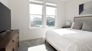3 bedrooms, desk, iron/ironing board, WiFi
