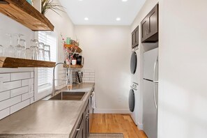 Micro-ondes, four, plaque de cuisson, lave-vaisselle