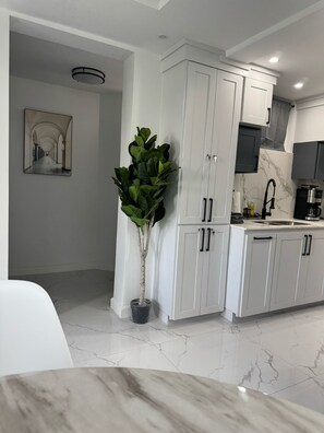 Micro-ondes, plaque de cuisson