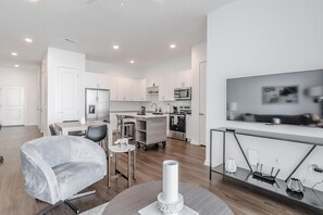 Interior - Landing | Amazing 3BD, Gym (Davenport)