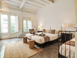 6 bedrooms, iron/ironing board, free WiFi, bed sheets