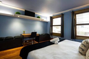 4 bedrooms, desk, iron/ironing board, WiFi