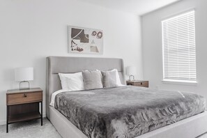 3 Schlafzimmer, Schreibtisch, Bügeleisen/Bügelbrett, WLAN