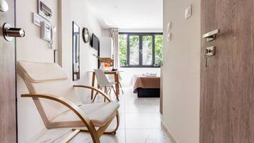 Standard Studio, Garden View