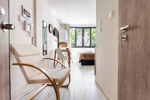Standard Studio, Garden View