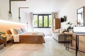 Comfort Studio, Garden View | Laptop workspace, blackout curtains, iron/ironing board, free WiFi