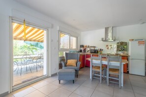 Dining - Peaceful Countryside Getaway (Parbayse)