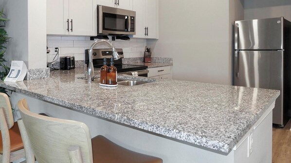 Refrigerador y comedor 