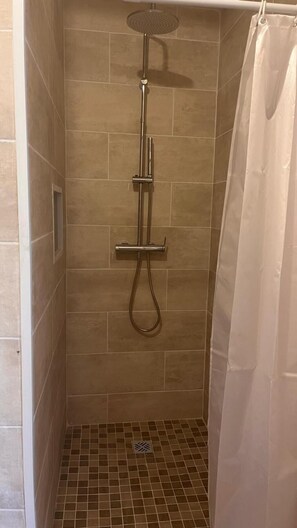 Handtücher, Seife, Toilettenpapier