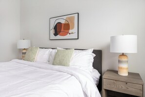 3 dormitorios, escritorio, tabla de planchar con plancha y wifi