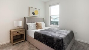 3 Schlafzimmer, Schreibtisch, Bügeleisen/Bügelbrett, WLAN