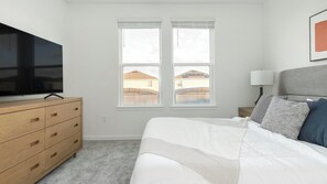3 Schlafzimmer, Schreibtisch, Bügeleisen/Bügelbrett, WLAN