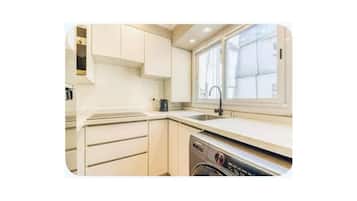 Microondas, horno, placa de cocina