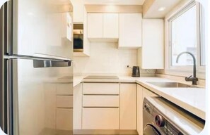 Microondas, horno y placa de cocina