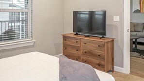 1 bedroom, desk, iron/ironing board, WiFi