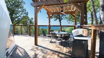 Luxury Tree House, Lake View | Teres/patio
