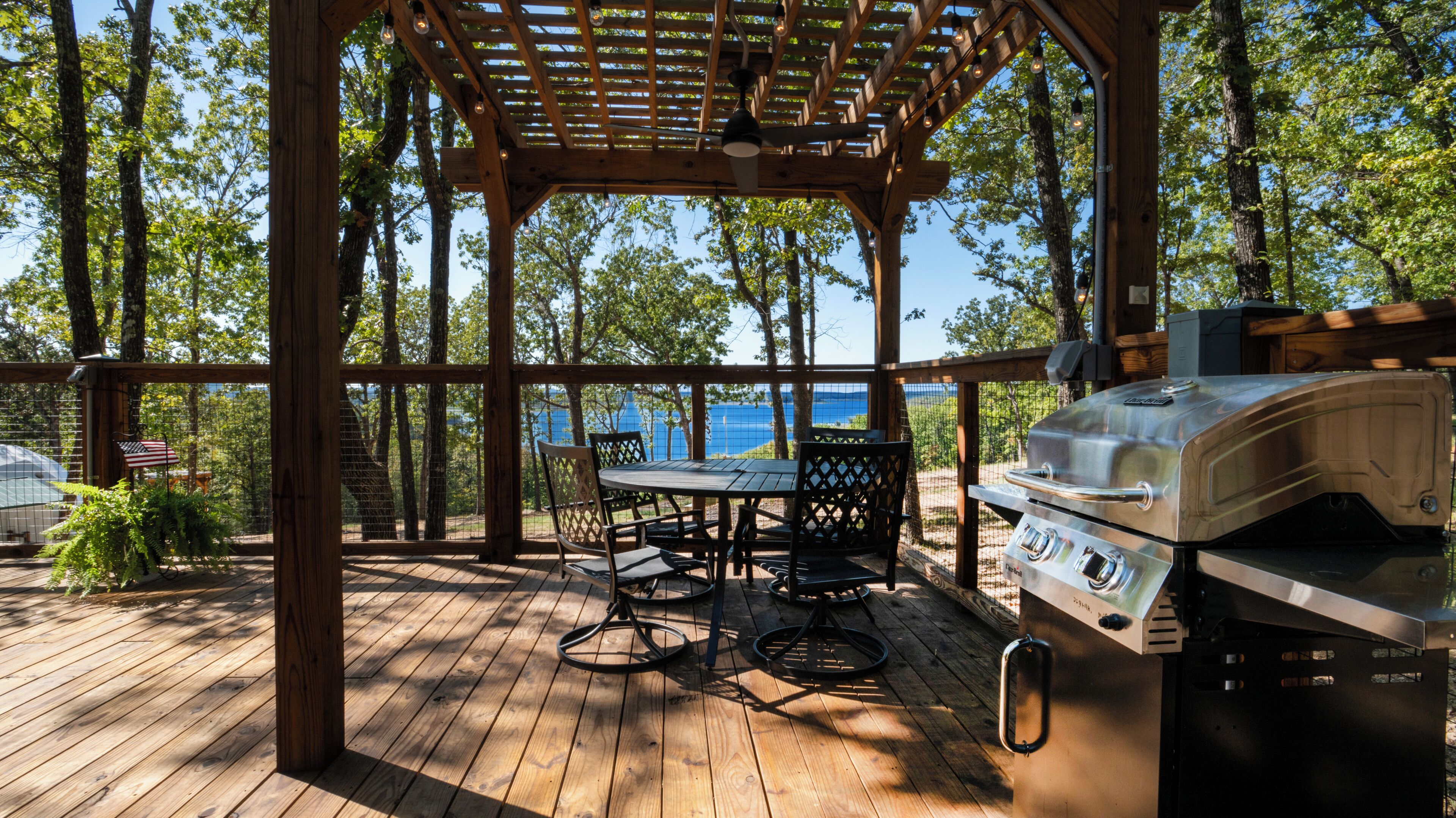 Casa de árbol de lujo, vista al lago | Terraza o patio