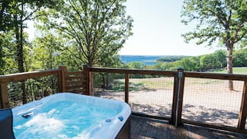 Luxury-Baumhaus, Seeblick | Terrasse/Patio