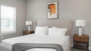 3 makuuhuonetta, työpöytä, silitysrauta/-lauta, Wi-Fi