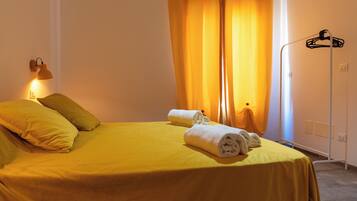 Appartamento Deluxe, non fumatori, vista cortile | Ferro/asse da stiro, Wi-Fi gratuito