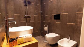 Deluxe-Apartment, Nichtraucher, Blick auf den Innenhof | Badezimmer | Bidet