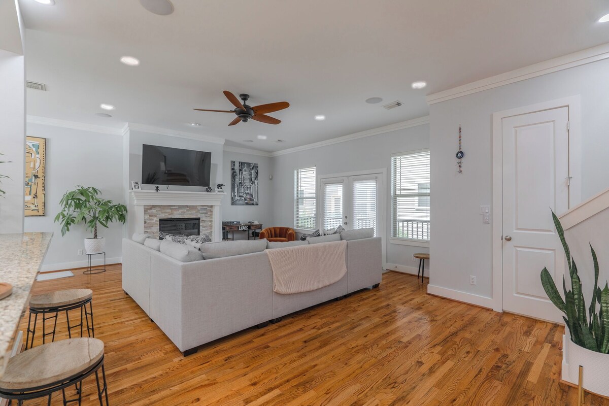 Photo 4 of Charming 2-bedroom townhome with WiFi, AC in amazing Houston