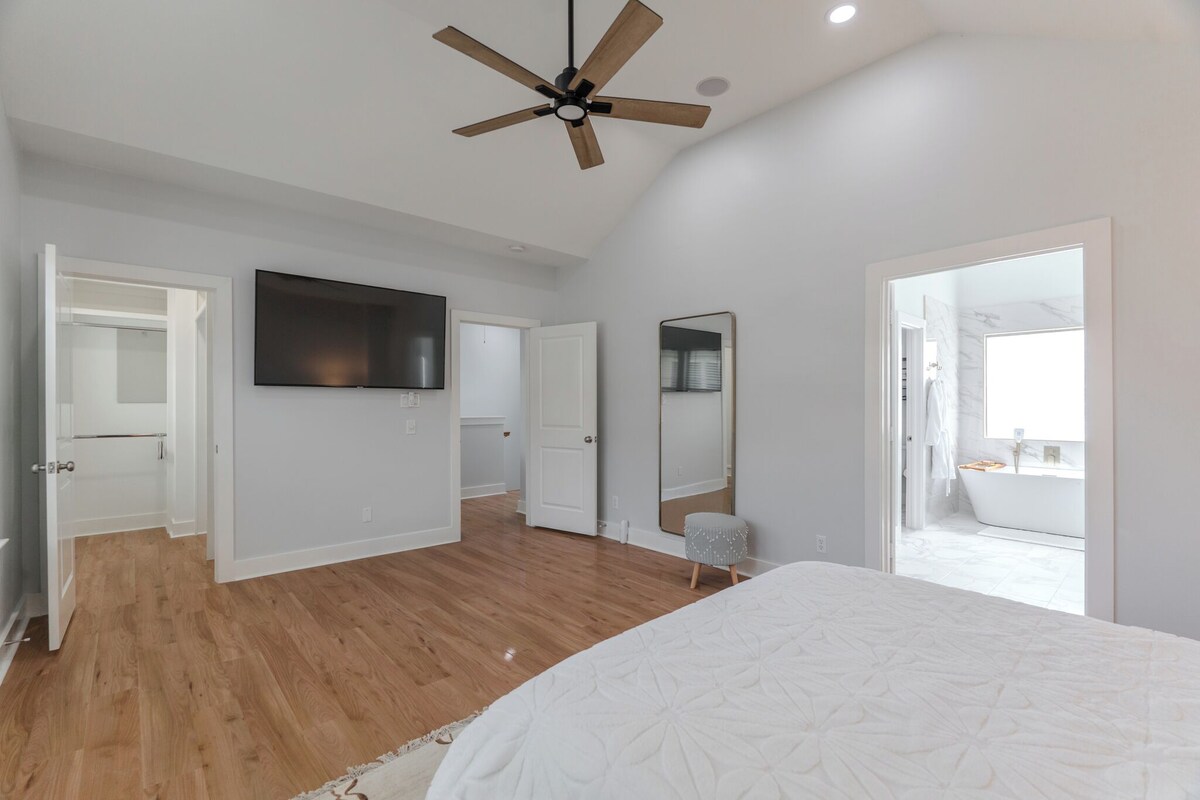 Photo 7 of Charming 2-bedroom townhome with WiFi, AC in amazing Houston