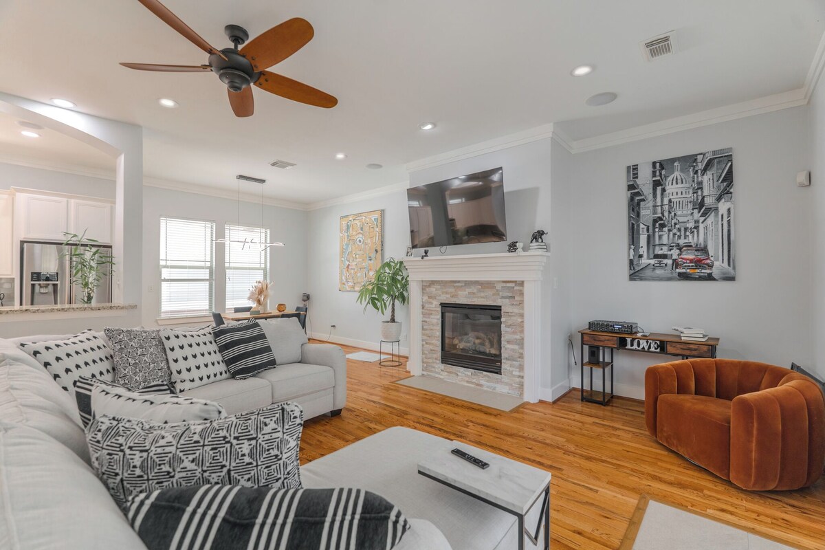 Photo 9 of Charming 2-bedroom townhome with WiFi, AC in amazing Houston