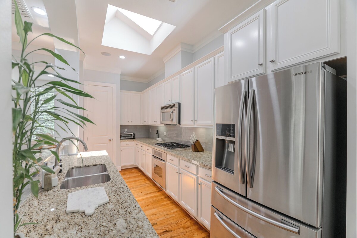 Photo 16 of Charming 2-bedroom townhome with WiFi, AC in amazing Houston