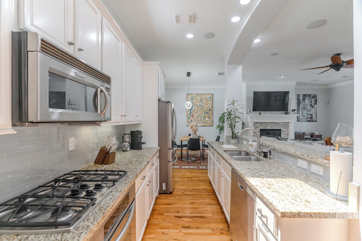 Photo 15 of Charming 2-bedroom townhome with WiFi, AC in amazing Houston