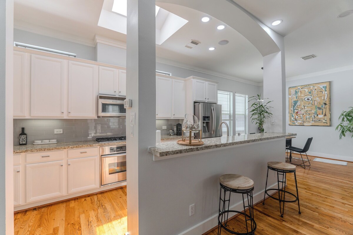 Photo 14 of Charming 2-bedroom townhome with WiFi, AC in amazing Houston