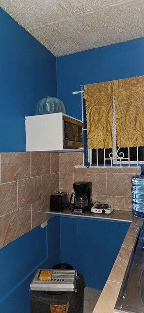 Fridge, microwave, oven, stovetop - Cozy Spanish Town Hide-Away (Spanish Town)
