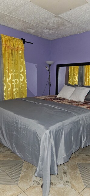 1 bedroom, iron/ironing board, free WiFi, bed sheets - Cozy Spanish Town Hide-Away (Spanish Town)