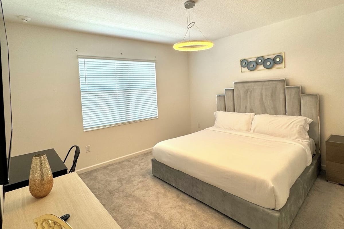 Deluxe Double Room, 1 King Bed, Non Smoking, Private Bathroom | Free WiFi, bed sheets